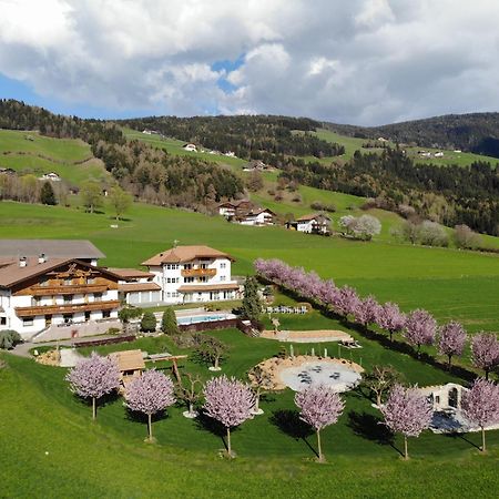 Hotel Nussbaumerhof *** Rodeneck Zewnętrze zdjęcie